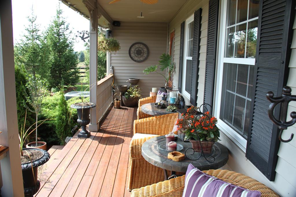 Serenity Ranch Bed & Breakfast Ancaster Exterior photo