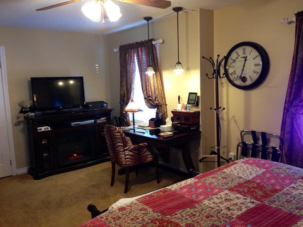 Serenity Ranch Bed & Breakfast Ancaster Room photo