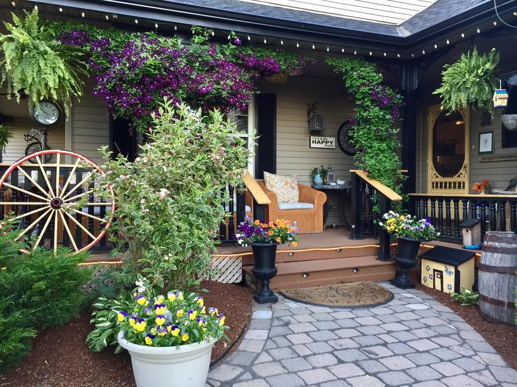 Serenity Ranch Bed & Breakfast Ancaster Exterior photo