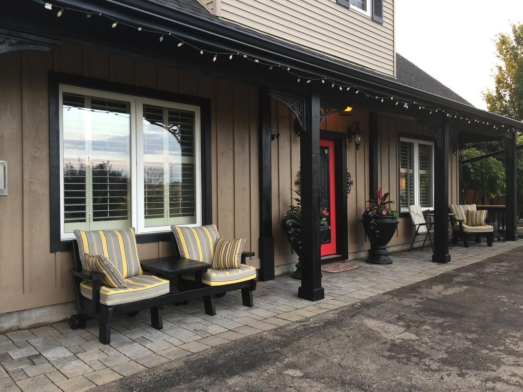 Serenity Ranch Bed & Breakfast Ancaster Exterior photo