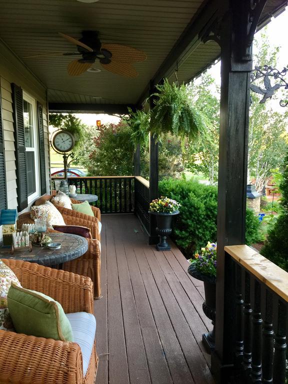 Serenity Ranch Bed & Breakfast Ancaster Exterior photo